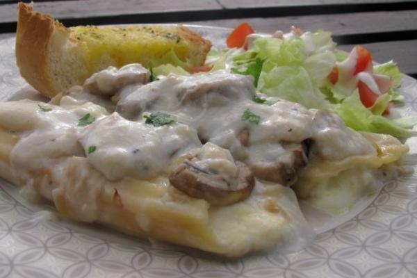 vier kaasmanicotti in roomsaus