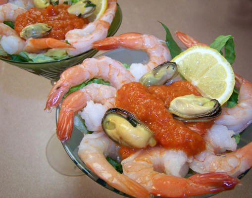 seafood salad martini met wodka habanero dressing