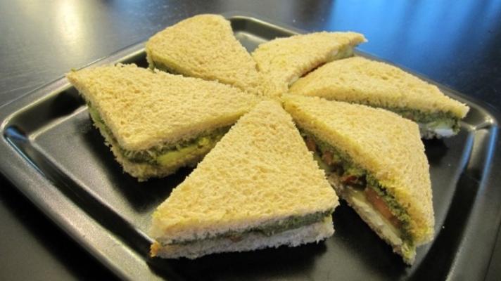 Indische groene chutney sandwich