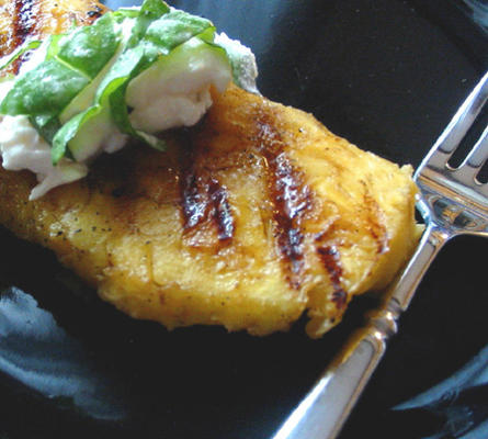 gegrilde ananas met basilicum