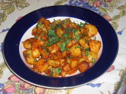 khasta aloo (pittige pan gebakken aardappelen)