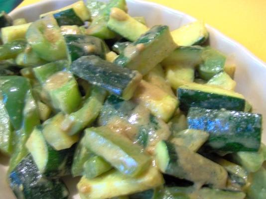courgette en groene peper 'sabzi' (tori aur hari mirch ki sabzi