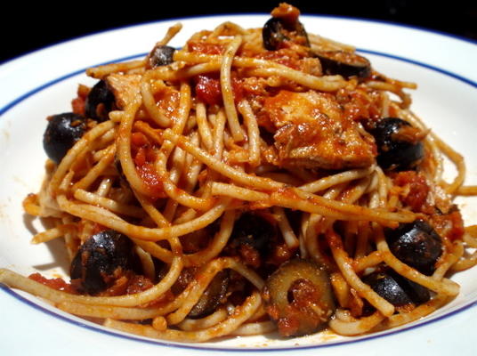 spaghetti met Italiaanse tonijn en kappertjes