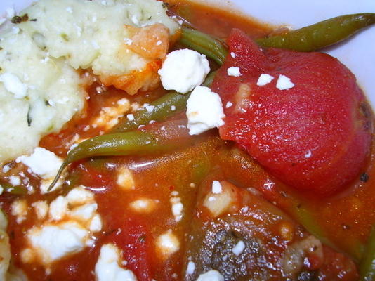 groentesoep met aubergine (aubergine) dumplings