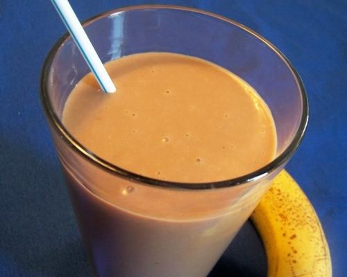 chocolade bananen smoothie met een vleugje pinda