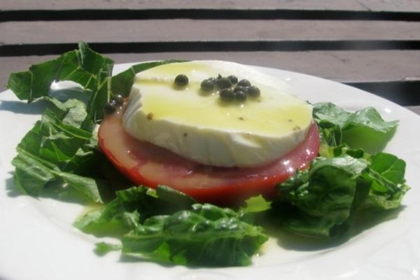 caprese salade met kapper vinaigrette