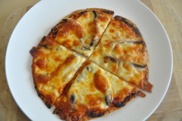 champignon flatout pizza