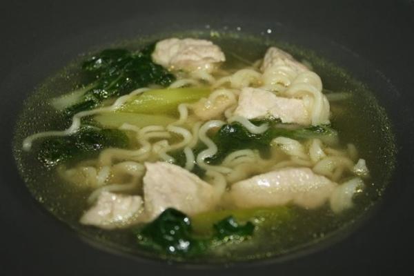 varkensvlees lo-mein soep