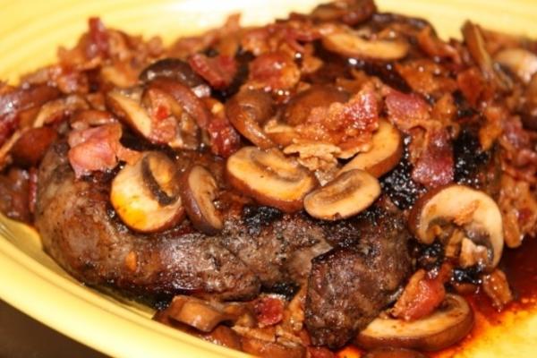 t-bone steak met bacon-champignonsaus