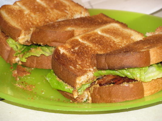 pb, b, en l (pindakaas, bacon en sla) sandwich (een blt
