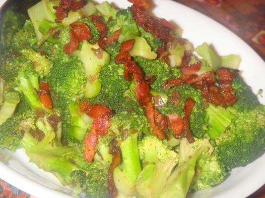 broccoli met balsamico-bacon saus van de vinaigrette