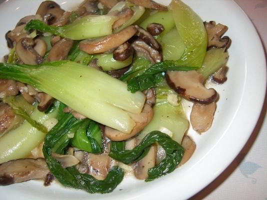 baby bok choy sautandeacute; met champignons