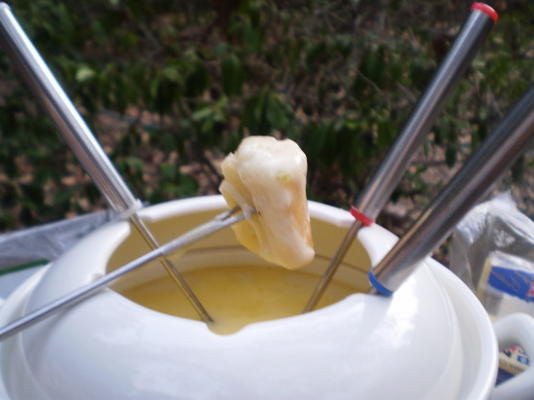 Zwitserse fondue met 4 kazen - een authentiek recept