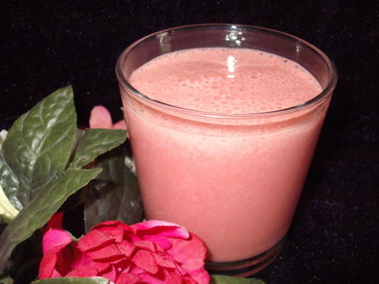 aardbeien smoothie met een vleugje chocolade