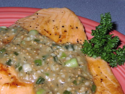 zalm met esdoorn en mosterdzaadsaus