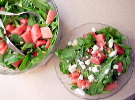 watermeloen, rucola en pijnboomnotensalade