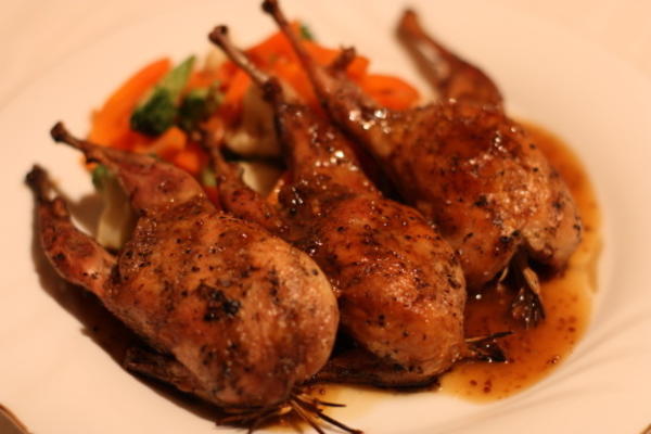 bbq kwartel met honing-mosterddressing