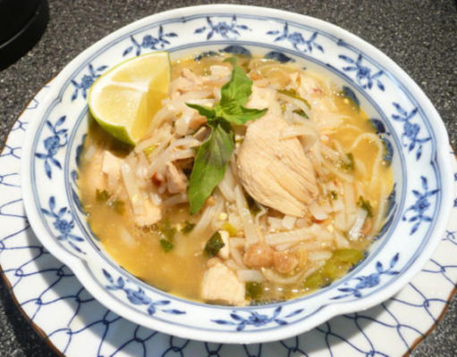 pho ga (chicken noodle soup)