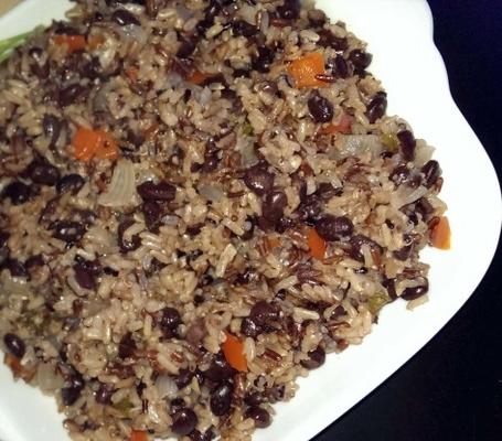 Caraïbische rijst in rijstkoker
