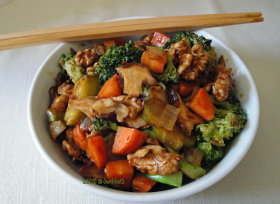 Walnut broccoli stir-fry