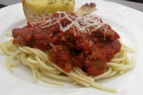 semi-zelfgemaakte spaghettipensaus