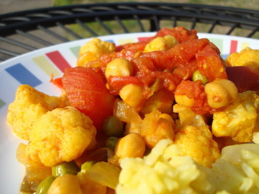 curried chick peas en gemengde groenten