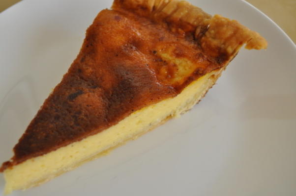 ouderwetse gebakken eivla taart met nootmuskaat