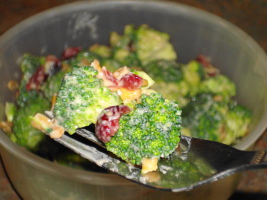Vegetarische broccoli salade