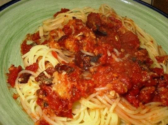spaghetti alle olive e pomodoro