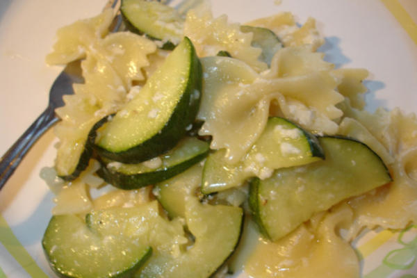 courgette en yoghurt farfalle