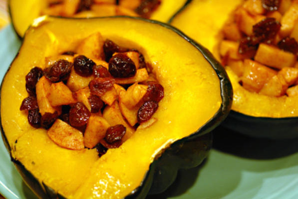 acorn squash met cranberry apple vulling