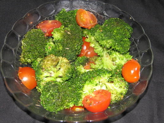 broccoli en cherry tomatensalade
