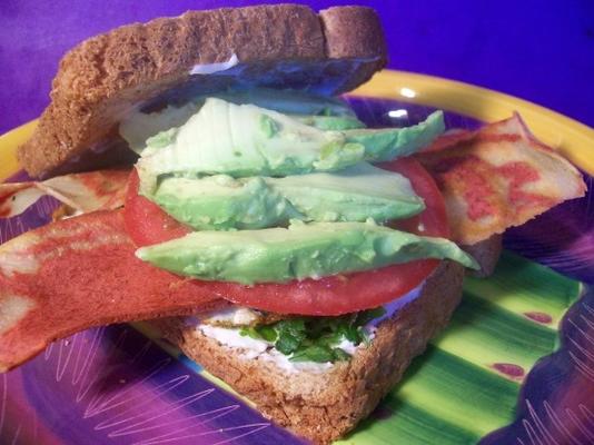 gefrituurde sandwich en avocado