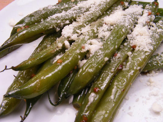 groene bonen met parmezaanse kaas en knoflook