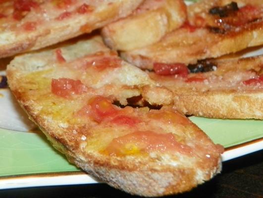 gegrild brood met tomaat