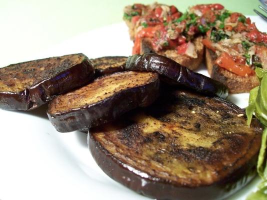 aubergine (aubergine) croutons