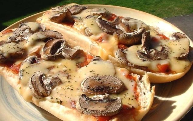 mushroom-gouda franse broodpizza's