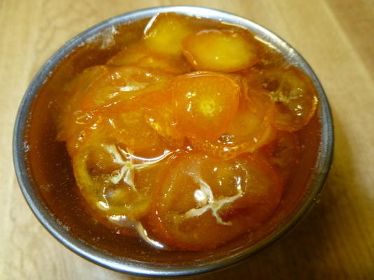 geglaceerde kumquats op siroop