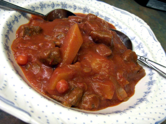 gestoofde wortels en rundvlees