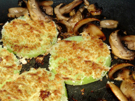 panko gefrituurde groene tomaten en champignons