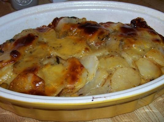 gebakken worst aardappelen en kaas