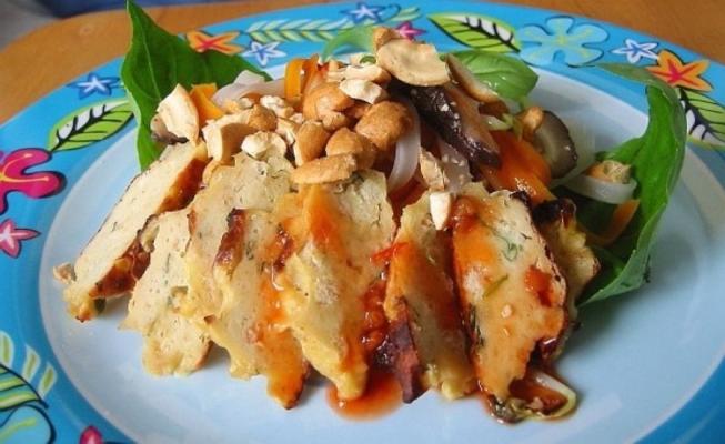 Thaise noedels met kippenpasteitjes (soep of salade)