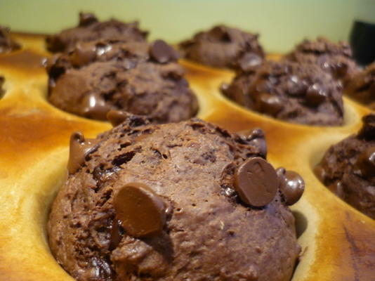 eenvoudige duivels eten chocolade muffins