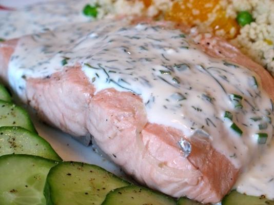 geweekte zalm met bieslook en dillesaus
