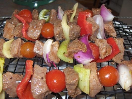 bbq caraïbische rundvlees-kabobs