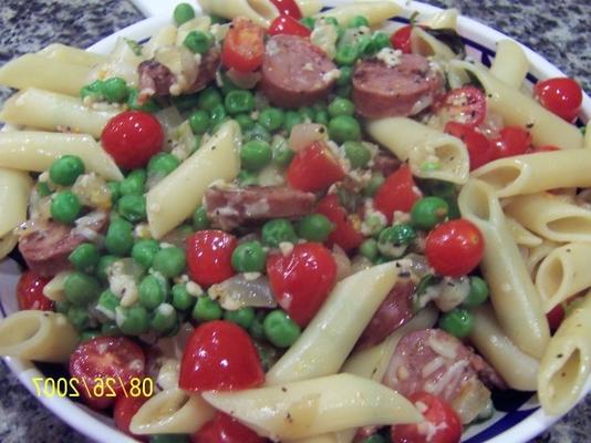 kippenworst met pasta en tomatensaus