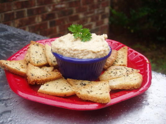 boon en sesamzaad verspreid (eenvoudige hummus)