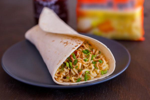 top ramen ontbijtburrito's