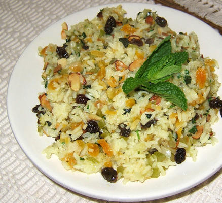 hartige rijstpilaf met lavendel en abrikozen