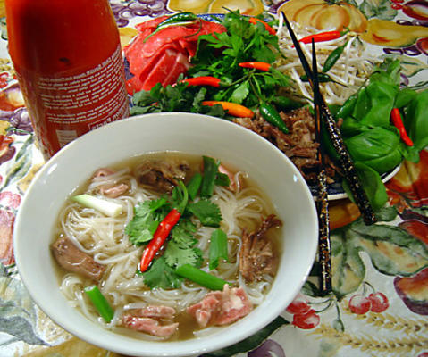 pho door gemene chef-kok (vietnamese rund- en rijstnoedelsoep)